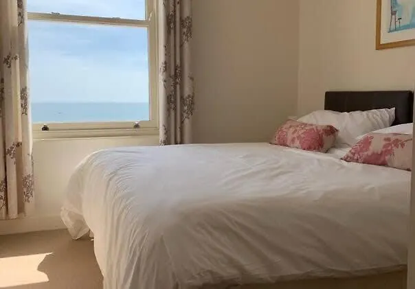Apartment 5, 11 The Beach - Spectacular Views Of The Bay Filey United Kingdom